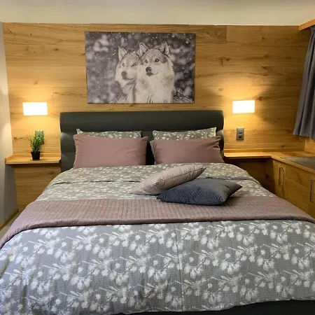 Kirchplatz Lupus & Cervus Apartmán *